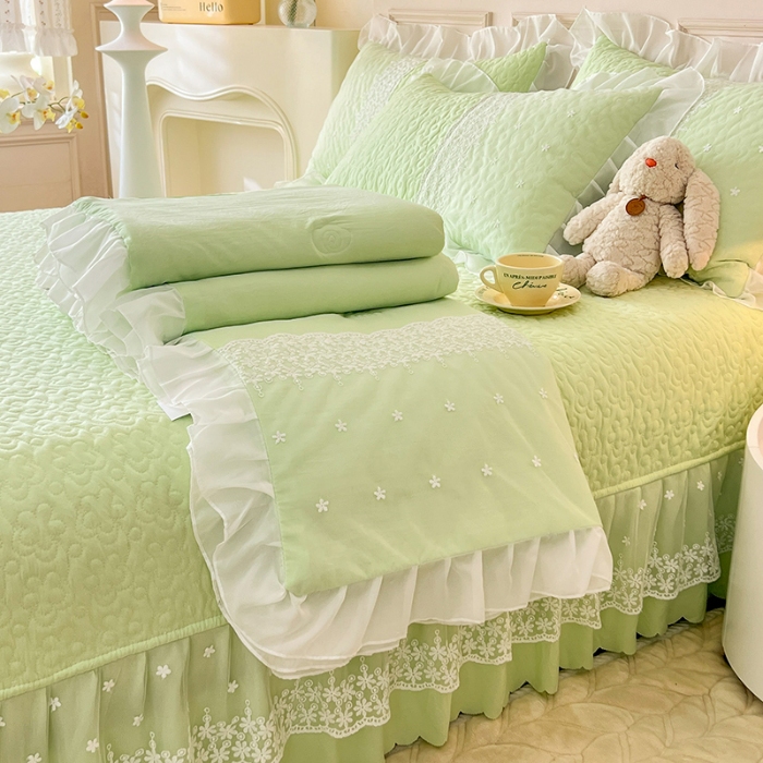 91家纺网 家纺一手货源 找家纺 2025韩版少女心法式公主风水洗棉蕾丝花边绣花夏被床盖款四件套泡泡棉小竺棉凉感丝夏被床盖款四件套