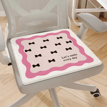 91家纺网 家纺一手货源 找家纺 （总）芙宁娜 2024新款仿羊绒坐垫椅垫毛绒办公室久坐屁股垫防滑四季通用可爱坐垫