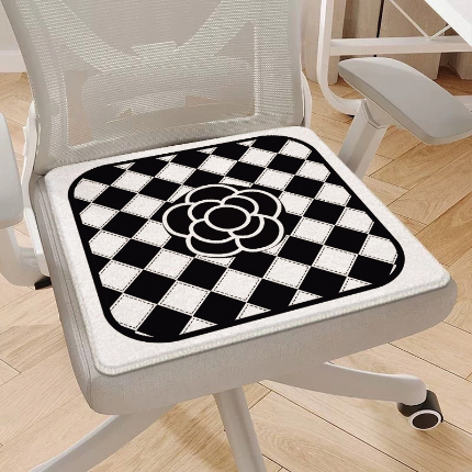 91家纺网 家纺一手货源 找家纺 芙宁娜 2024新款仿羊绒坐垫椅垫毛绒办公室久坐屁股垫防滑四季通用可爱坐垫 菱形格山茶花