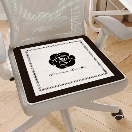 91家纺网 家纺一手货源 找家纺 芙宁娜 2024新款仿羊绒坐垫椅垫毛绒办公室久坐屁股垫防滑四季通用可爱坐垫 自由之花