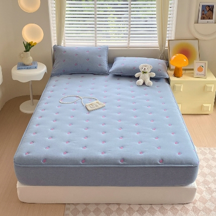 91家纺网 家纺一手货源 找家纺 （总）尊康家纺（原磊科）2024新款全棉色织夹棉大豆床笠-爱意满满系列