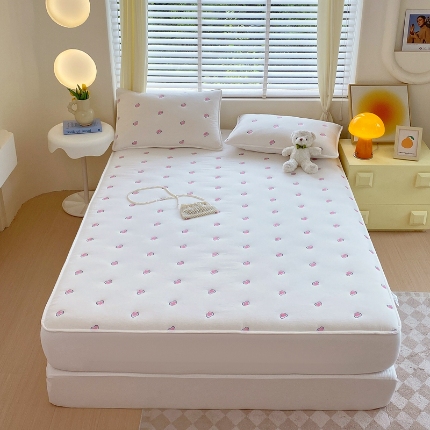 91家纺网 家纺一手货源 找家纺 （总）尊康家纺（原磊科）2024新款全棉色织夹棉大豆床笠-爱意满满系列