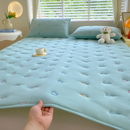 91家纺网 家纺一手货源 找家纺 （总）尊康家纺（原磊科） 2024新款全棉色织爱心笑脸软垫