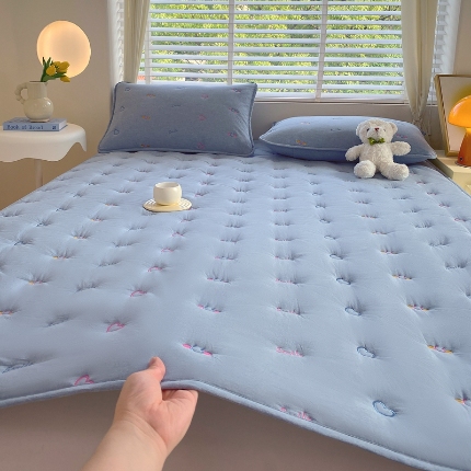 91家纺网 家纺一手货源 找家纺 （总）尊康家纺（原磊科） 2024新款全棉色织爱心笑脸软垫