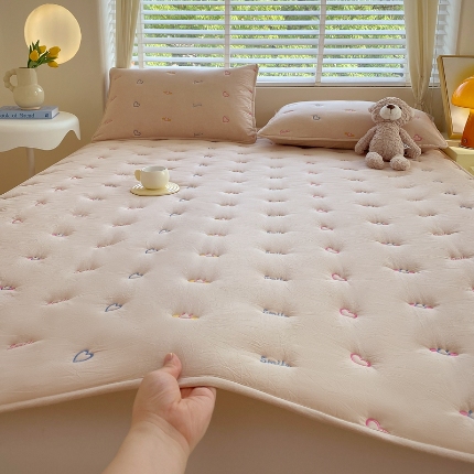 91家纺网 家纺一手货源 找家纺 （总）尊康家纺（原磊科） 2024新款全棉色织爱心笑脸软垫