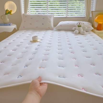 91家纺网 家纺一手货源 找家纺 （总）尊康家纺（原磊科） 2024新款全棉色织爱心笑脸软垫