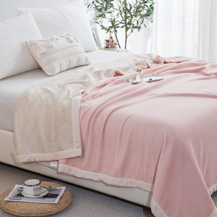 91家纺网 家纺一手货源 找家纺 卉晨毛毯 2024新款牛奶绒纯色复合毯空调毯午睡毯毛毯 初恋米粉