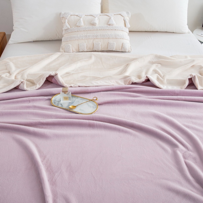 91家纺网 家纺一手货源 找家纺 卉晨毛毯 2024新款牛奶绒纯色复合毯空调毯午睡毯毛毯 淡雅米紫