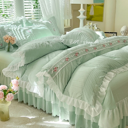 91家纺网 家纺一手货源 找家纺 （总）舒咪欧 2025新款床裙床盖款泡泡纱纯色绣花韩版水洗棉花边款法式公主风四件套
