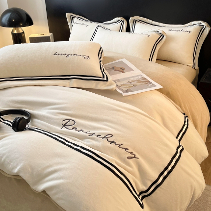 91家纺网 家纺一手货源 找家纺 麦空 2025新款高克重牛奶绒刺绣织带款四件套-彩虹系列 彩虹-奶芋白