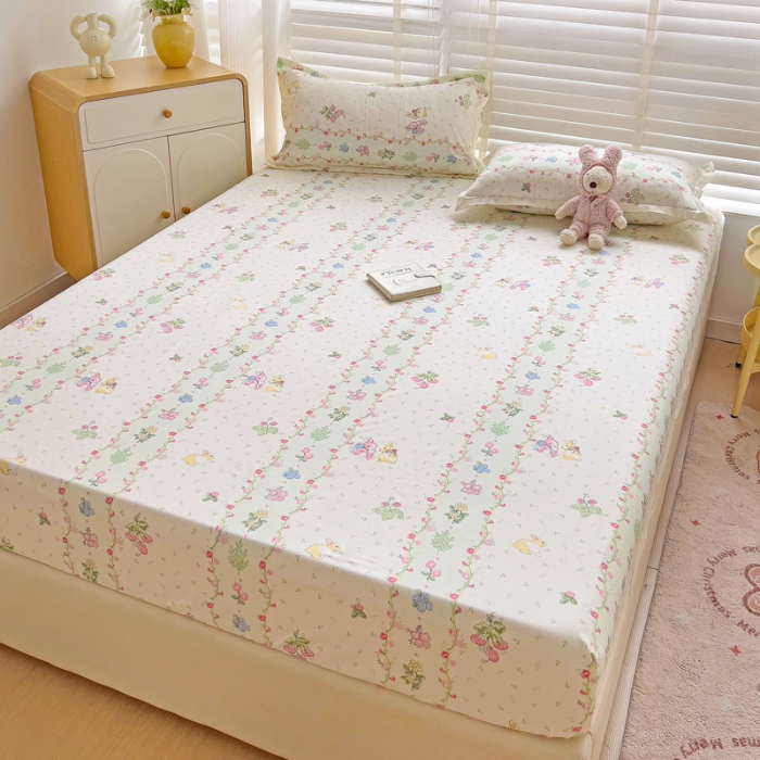 91家纺网 家纺一手货源 找家纺 楠沐家纺 2025新款亲肤印花芦荟棉水洗棉床笠系列 草莓小兔绿