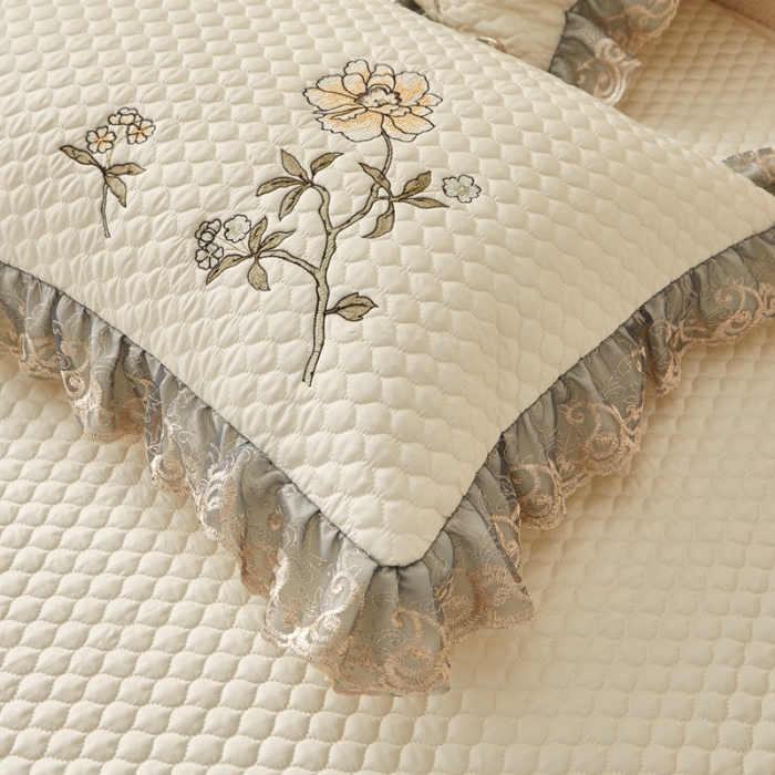 91家纺网 家纺一手货源 找家纺 紫碧螺家纺 2024新款刺绣花边床裙式床盖（仿天丝） 米白