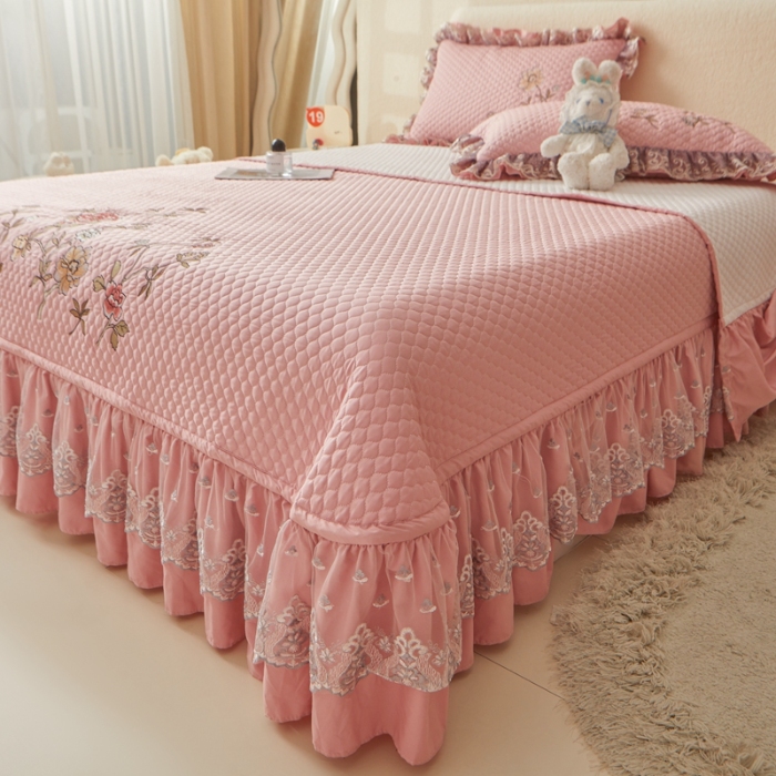 91家纺网 家纺一手货源 找家纺 紫碧螺家纺 2024新款刺绣花边床裙式床盖（仿天丝） 豆沙