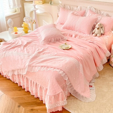 91家纺网 家纺一手货源 找家纺 （总）2025韩版少女心法式公主风水洗棉蕾丝花边绣花夏被床盖款四件套泡泡棉小竺棉凉感丝夏被床盖款四件套