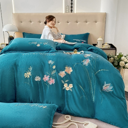 91家纺网 家纺一手货源 找家纺 漫布云2025大版花卉牛奶绒四件套婴儿宝宝兔兔绒法莱金貂绒刺绣花四件套