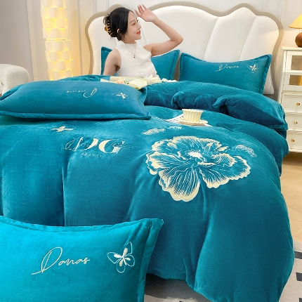 91家纺网 家纺一手货源 找家纺 漫布云2025大版花卉牛奶绒四件套婴儿宝宝兔兔绒法莱金貂绒刺绣花四件套