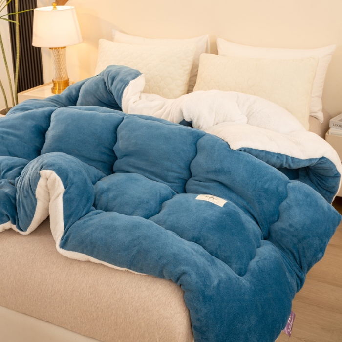 91家纺网 家纺一手货源 找家纺 恋之巢家纺 2024新款牛奶绒+羊羔绒被芯 牛奶绒+羊羔绒-宾利蓝