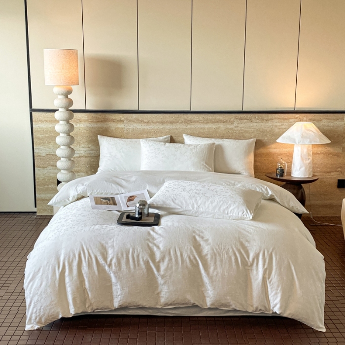 91家纺网 家纺一手货源 找家纺 琪格格2024新款纯棉贡缎大提花四件套 全棉提花-清影本白