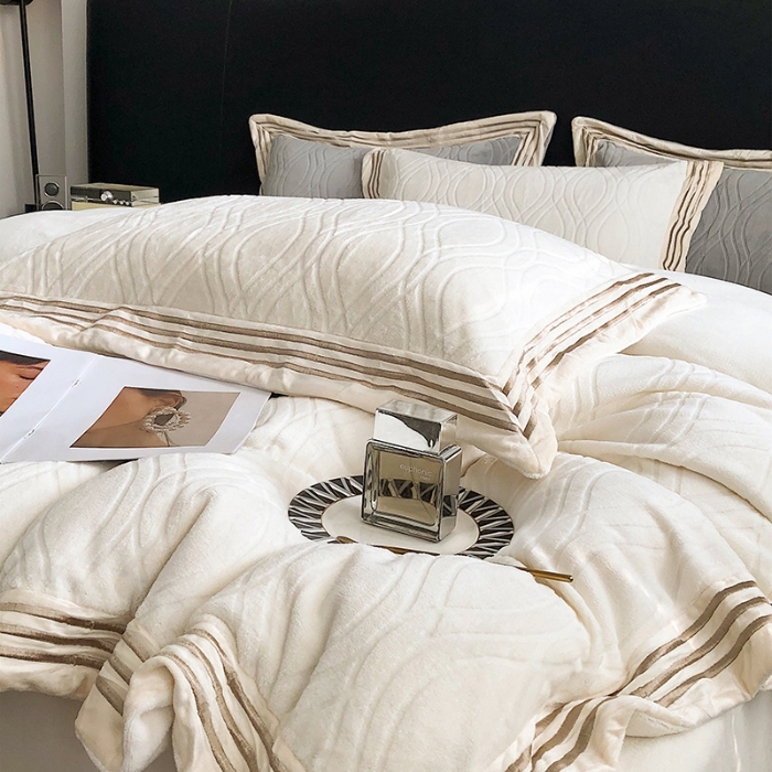 91家纺网 家纺一手货源 找家纺 （总）2023款烂花牛奶绒贴布绣四件套高克重保暖套件