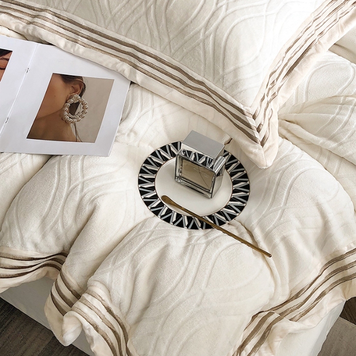 91家纺网 家纺一手货源 找家纺 （总）2023款烂花牛奶绒贴布绣四件套高克重保暖套件