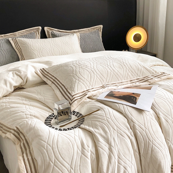 91家纺网 家纺一手货源 找家纺 （总）2023款烂花牛奶绒贴布绣四件套高克重保暖套件