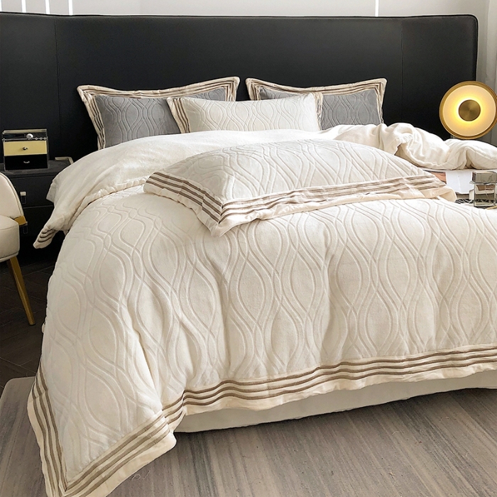 91家纺网 家纺一手货源 找家纺 （总）2023款烂花牛奶绒贴布绣四件套高克重保暖套件