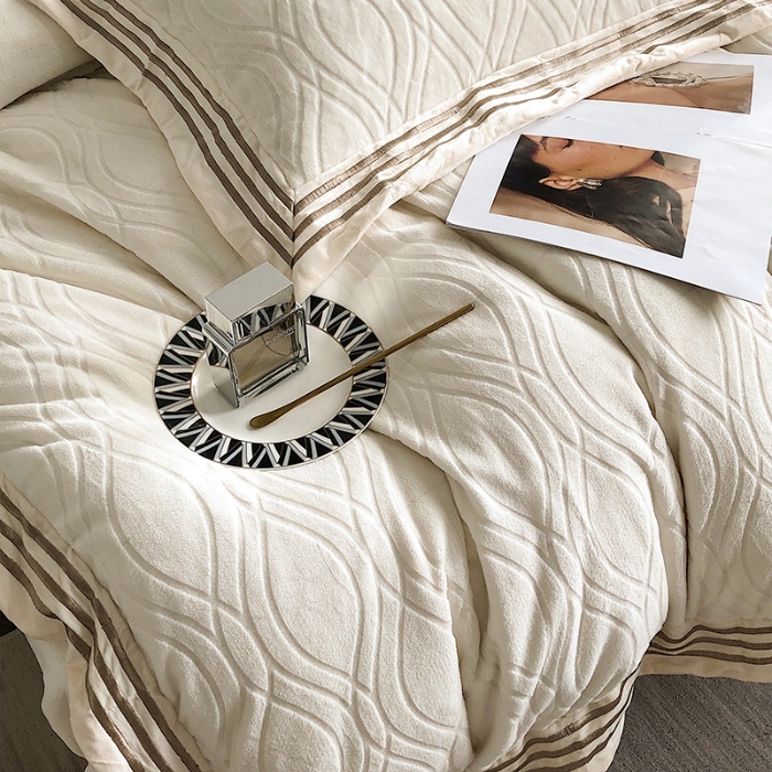 91家纺网 家纺一手货源 找家纺 （总）2023款烂花牛奶绒贴布绣四件套高克重保暖套件