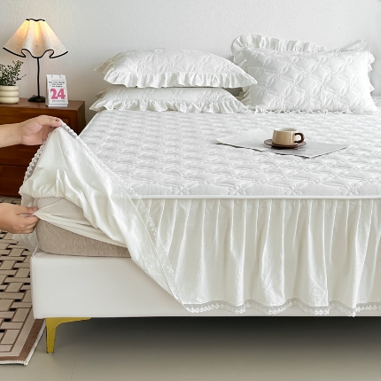 91家纺网 家纺一手货源 找家纺 （总）忘忧草 2025新款色织水洗全棉床笠式床裙夹棉款纯棉花边床笠-花颜系列