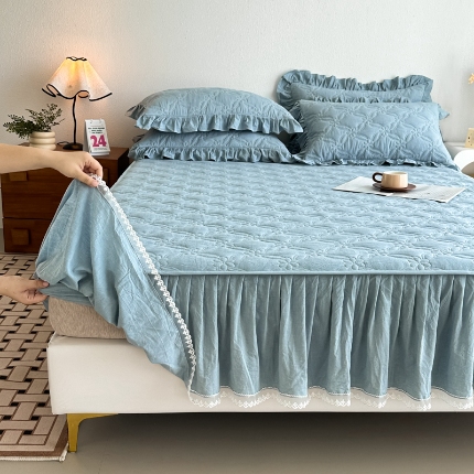 91家纺网 家纺一手货源 找家纺 （总）忘忧草 2025新款色织水洗全棉床笠式床裙夹棉款纯棉花边床笠-花颜系列