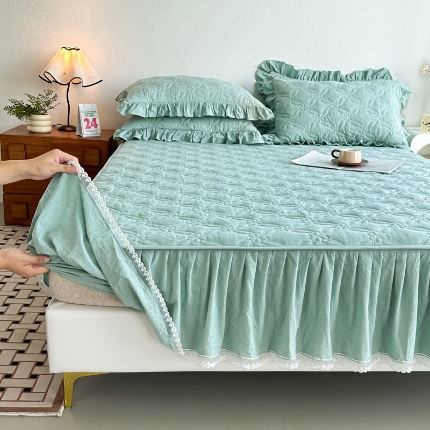 91家纺网 家纺一手货源 找家纺 （总）忘忧草 2025新款色织水洗全棉床笠式床裙夹棉款纯棉花边床笠-花颜系列