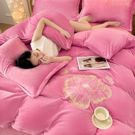 91家纺网 家纺一手货源 找家纺 （总）2025大版花卉牛奶绒四件套小香风高克重加厚兔毛绒240g牛奶绒工艺款刺绣花四件套婴儿宝宝兔兔绒法莱金貂绒刺绣花四件套