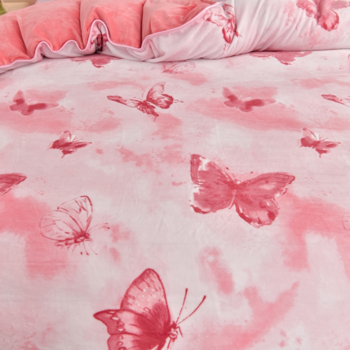 91家纺网 家纺一手货源 找家纺  新8.5-9.5斤法莱绒四件套珊瑚牛奶金貂绒四件套床裙 梦蝶粉