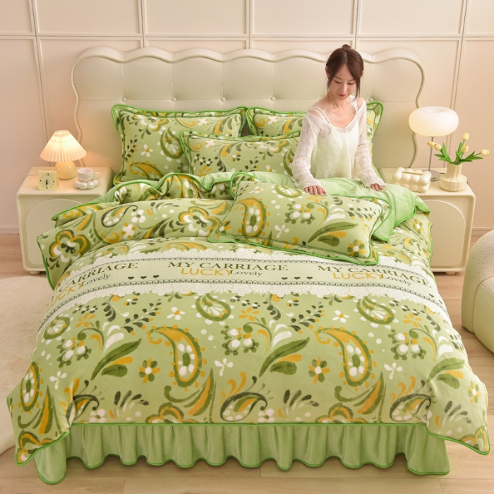 91家纺网 家纺一手货源 找家纺 赛丽雅 2025新款牛奶绒床裙四件套8-9斤法莱绒直播爆款日产2万套 绿意盎然