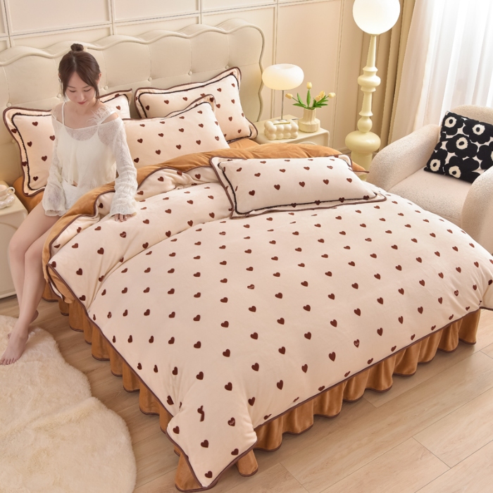 91家纺网 家纺一手货源 找家纺 赛丽雅 2025新款牛奶绒床裙四件套8-9斤法莱绒直播爆款日产2万套 小爱心咖