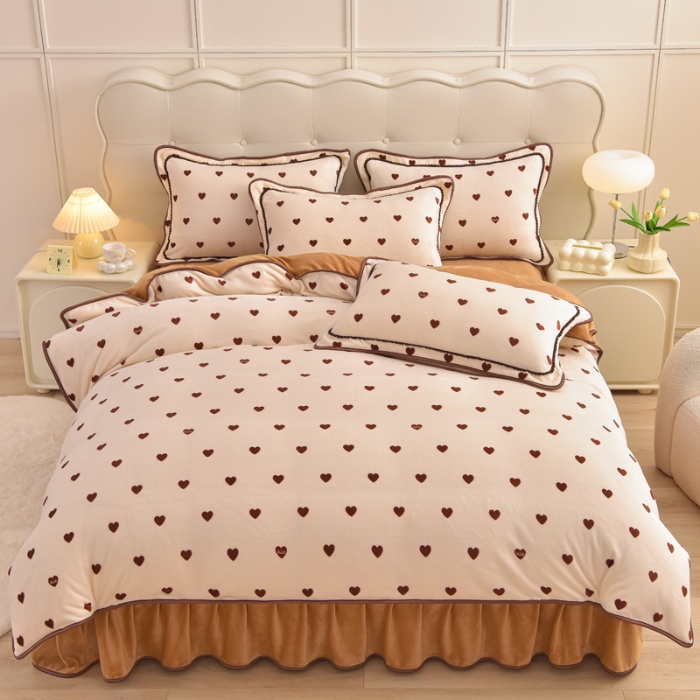 91家纺网 家纺一手货源 找家纺 赛丽雅 2025新款牛奶绒床裙四件套8-9斤法莱绒直播爆款日产2万套 小爱心咖