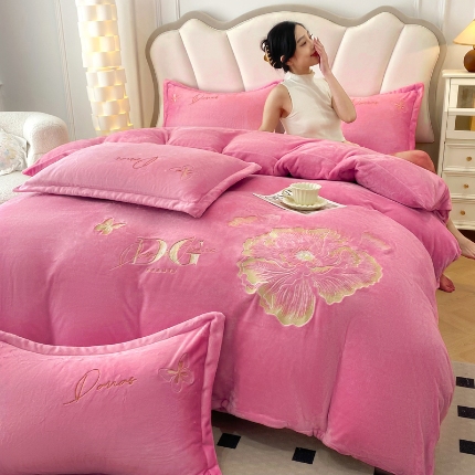 91家纺网 家纺一手货源 找家纺 （总）2025大版花卉牛奶绒四件套小香风高克重加厚兔毛绒240g牛奶绒工艺款刺绣花四件套婴儿宝宝兔兔绒法莱金貂绒刺绣花四件套