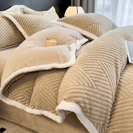 91家纺网 家纺一手货源 找家纺 （总）悦织语 2025新款提花塔芙绒被套毯大包边宽边款四件套