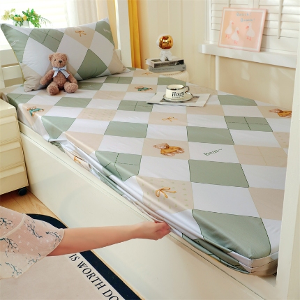 91家纺网 家纺一手货源 找家纺 2024新款学生宿舍.13372印花单品床笠 格子小熊-绿