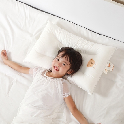 91家纺网 家纺一手货源 找家纺 （总）乐可 2024新款A类元气小熊儿童枕学生枕头枕芯 风格二