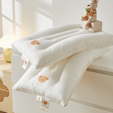 91家纺网 家纺一手货源 找家纺 （总）乐可 2024新款A类全棉元气小熊儿童枕学生枕头枕芯 风格一