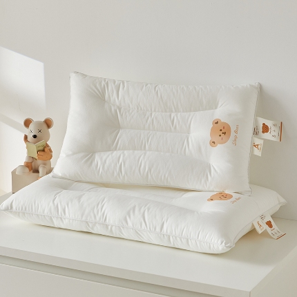 91家纺网 家纺一手货源 找家纺 （总）乐可 2024新款A类全棉元气小熊儿童枕学生枕头枕芯 风格一