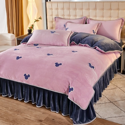 91家纺网 家纺一手货源 找家纺 凤杰 2025新款高克重7斤加厚印花牛奶绒金貂法莱绒四件套 童心粉 