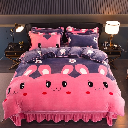 91家纺网 家纺一手货源 找家纺 （总）博兰蒂 2025新款床裙款高克重牛奶绒印花四件套