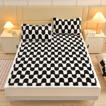 91家纺网 家纺一手货源 找家纺 （总）三友家纺 学生季A类条纹格北极绒夹棉防滑软床护垫 床褥子 学生宿舍床垫