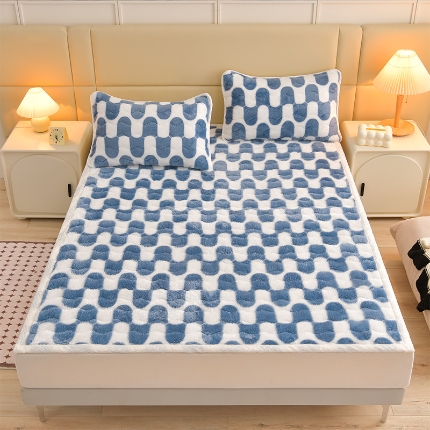 91家纺网 家纺一手货源 找家纺 （总）三友家纺 学生季A类条纹格北极绒夹棉防滑软床护垫 床褥子 学生宿舍床垫
