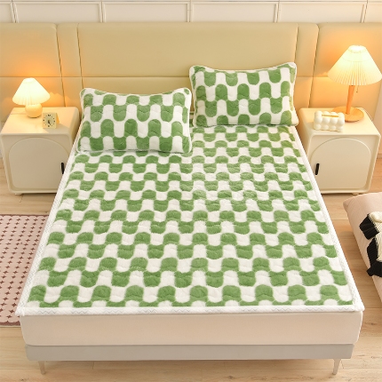 91家纺网 家纺一手货源 找家纺 （总）三友家纺 学生季A类条纹格北极绒夹棉防滑软床护垫 床褥子 学生宿舍床垫