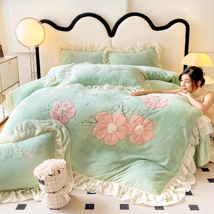 91家纺网 家纺一手货源 找家纺 （总）苏米娜2024秋冬加厚高端240g9斤重牛奶绒四件套立体花贴布绣金貂绒兔兔绒四件套