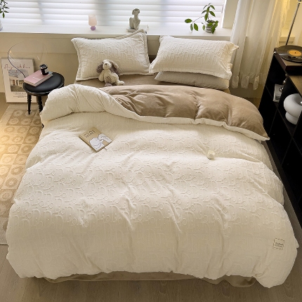 91家纺网 家纺一手货源 找家纺 2024新款A类雕花牛奶绒床单床笠款四件套