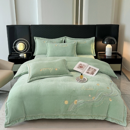 91家纺网 家纺一手货源 找家纺 （总）慕克斯 2025直播新款高克重8.5斤纯色刺绣牛奶绒四件套