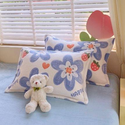 91家纺网 家纺一手货源 找家纺 （总）2025新款 卡通雪花绒枕套牛奶绒枕套